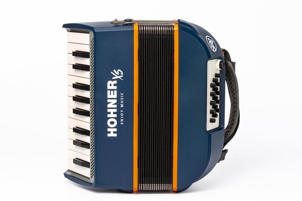 Hohner XS Akkordeon in geschlossener Vorderansicht